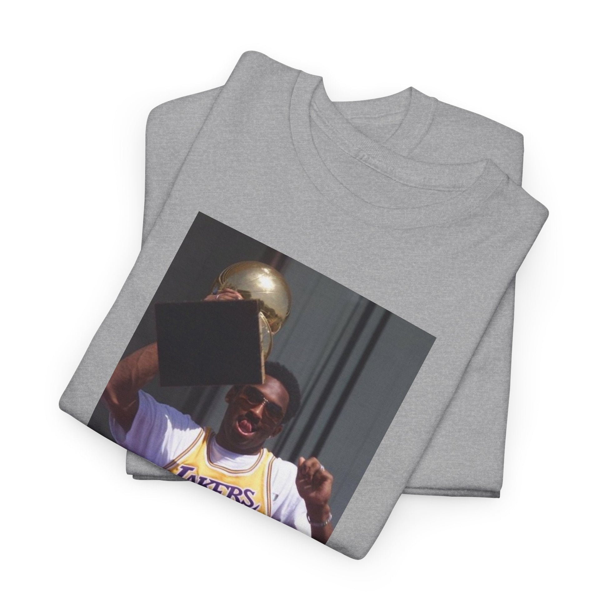 Wear your respect for Kobe Bryant with this graphic tee