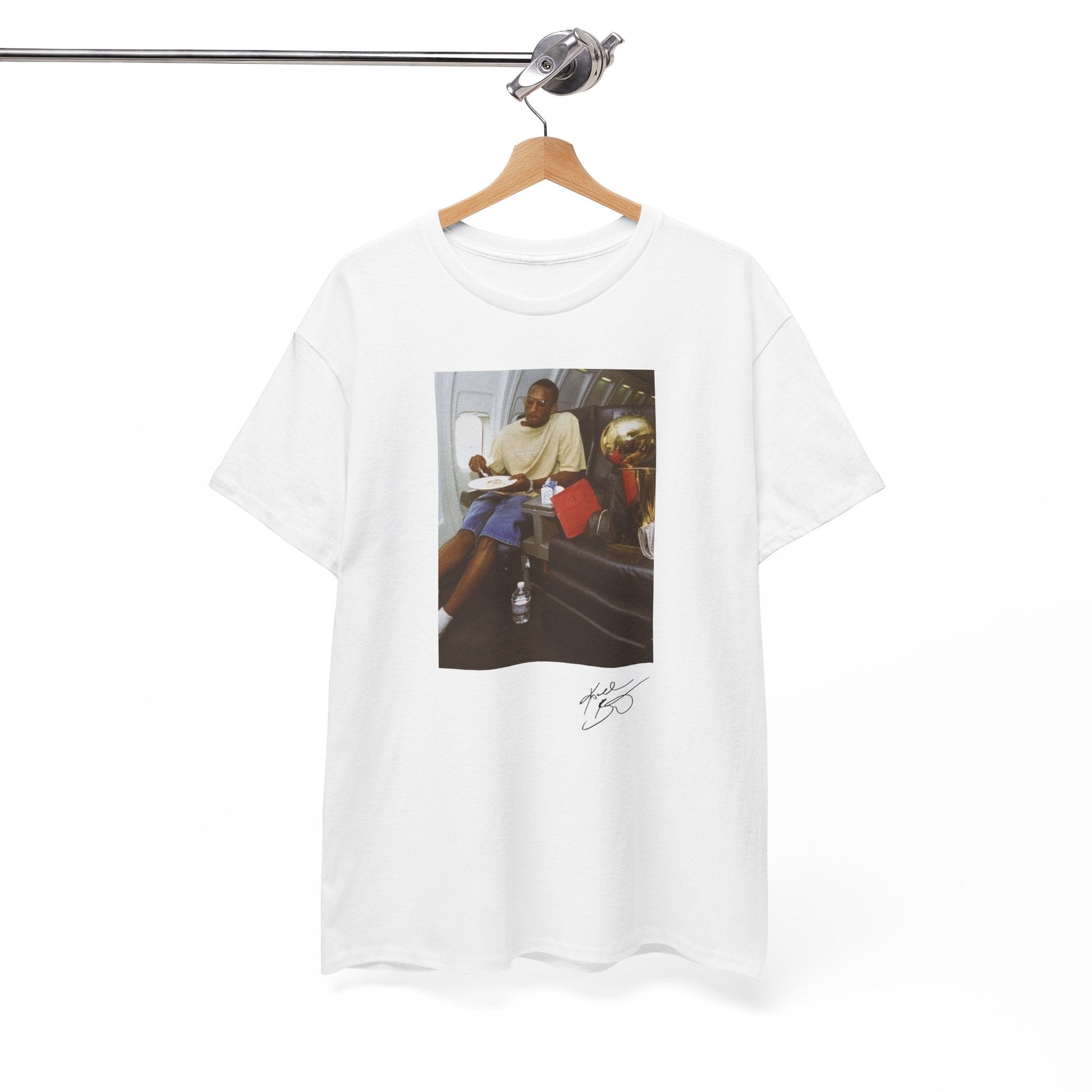 Wear your admiration for Kobe Bryant with this graphic tee