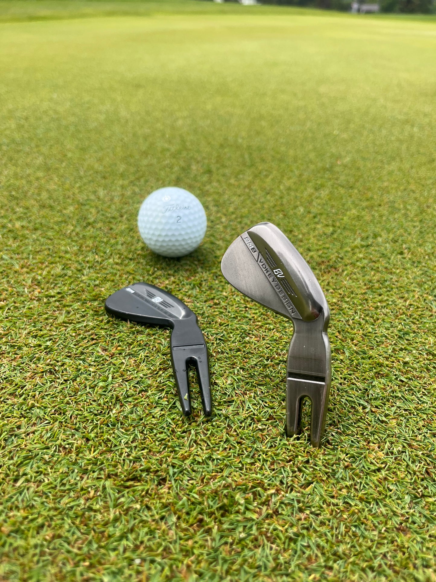 Wedge Style Golf Divot Tool – Premium Golf Gift for Men, Dad, or Groomsmen | Unique Golf Accessory Inspired by Classic Club Design
