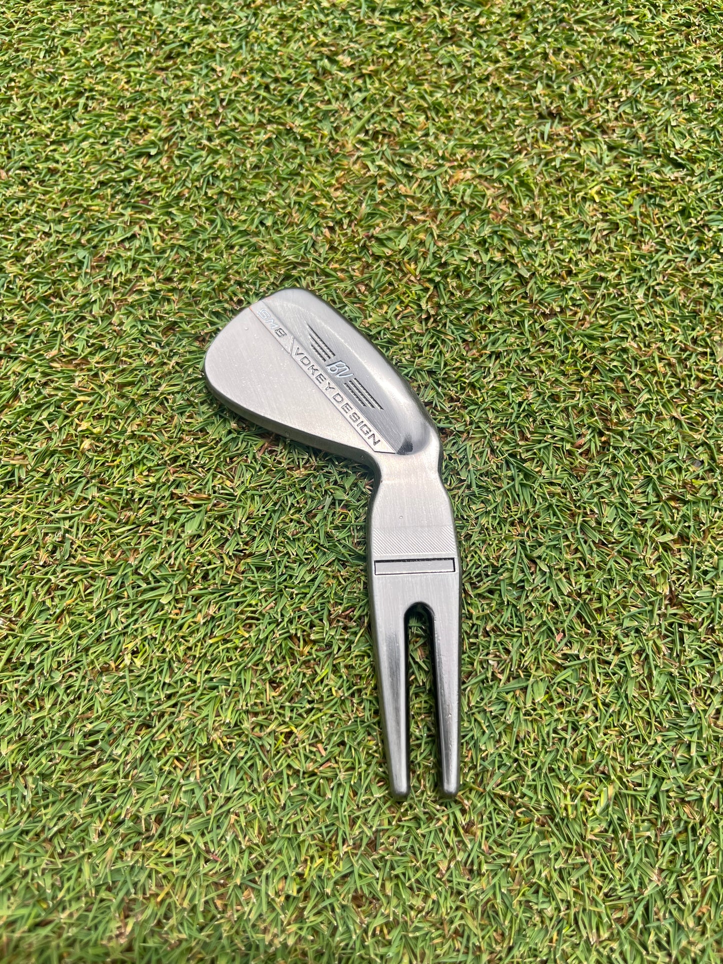 Wedge Style Golf Divot Tool – Premium Golf Gift for Men, Dad, or Groomsmen | Unique Golf Accessory Inspired by Classic Club Design